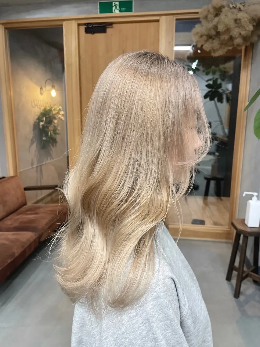 ロング ヘアカラー ヘッドスパ 岡田 真綾のヘアスタイル