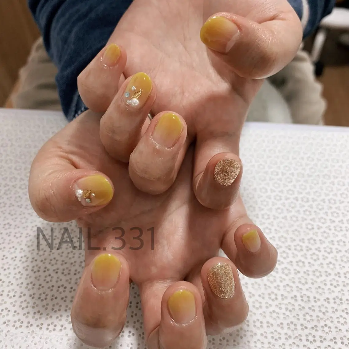 ネイル 春ネイル ストーンネイル 黄色 ハンドネイル Nail 331のネイルデザイン