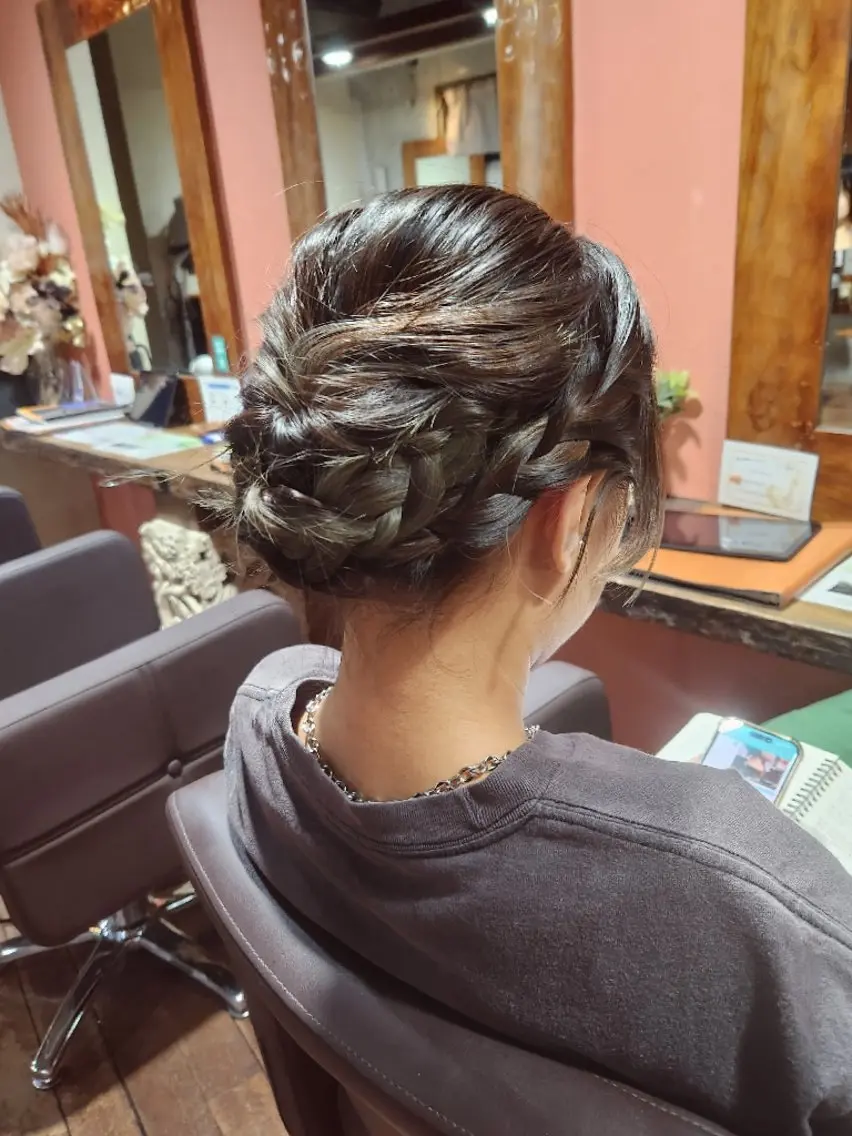 ミディアム ヘアアレンジ 山崎 里桜のヘアスタイル