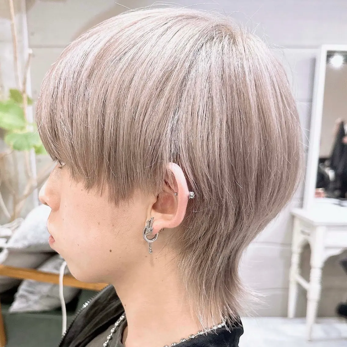 ショート カラー ベージュカラー ブリーチ デザインカラー ハイトーンカラー ミルクティーベージュ DAYS Men’sのヘアスタイル