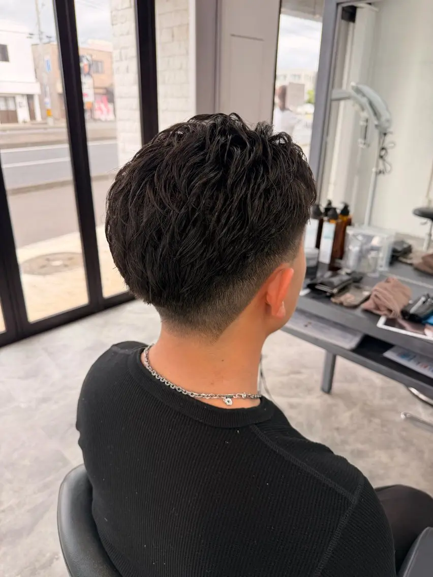 メンズ カット パーマ 縮毛矯正🐼暖色 根本侑季のヘアスタイル