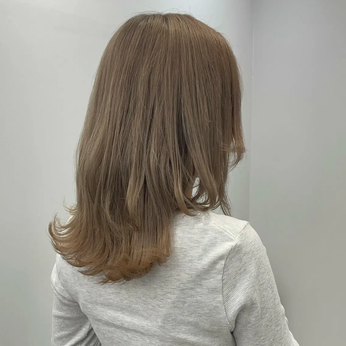 ミディアム カラー ハイトーンカラー ウルフカット カット ヘアカラー joule 藤原沙綾のヘアスタイル
