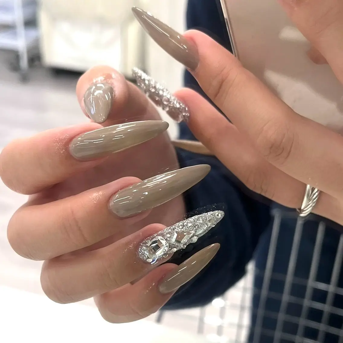 ネイル ロングネイル 冬ネイル ハンドネイル 横浜Nailist 𝜗𝜚春菜のネイルデザイン