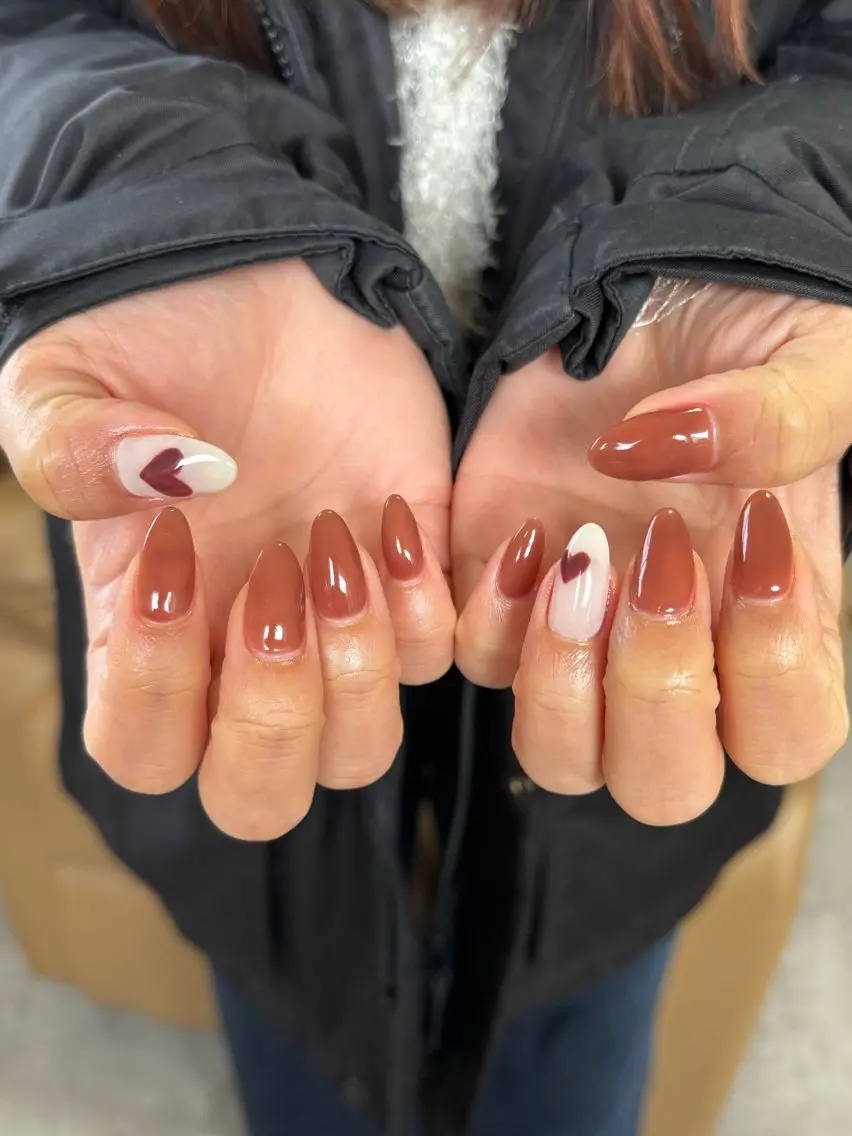 ネイル ブラウン ジェルネイル ハート ニュアンスネイル オフィスネイル ハンドネイル tamu nail 金町のネイルデザイン