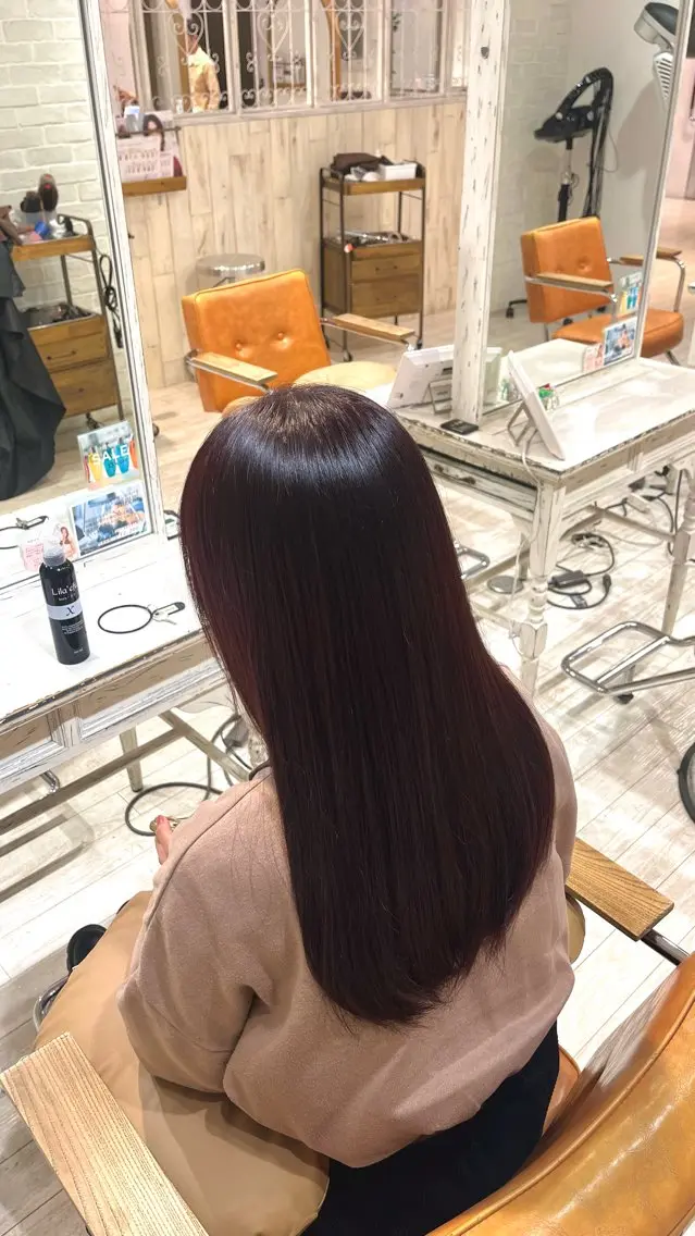 ロング カラー ブリーチ ボルドーカラー ブリーチなしカラー 杉浦 悠月のヘアスタイル