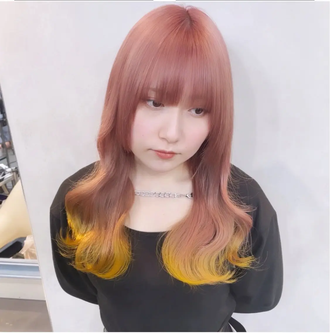 ロング カラー デザインカラー ブリーチなしピンク 赤井龍斗のヘアスタイル