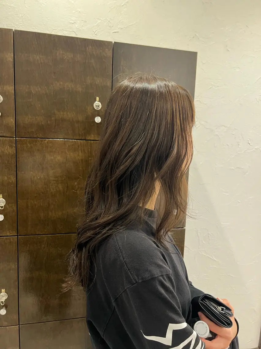 ロング カラー 透明感カラー オリーブカラー ブリーチなし透明感 カラー🪽 尾里真桜のヘアスタイル