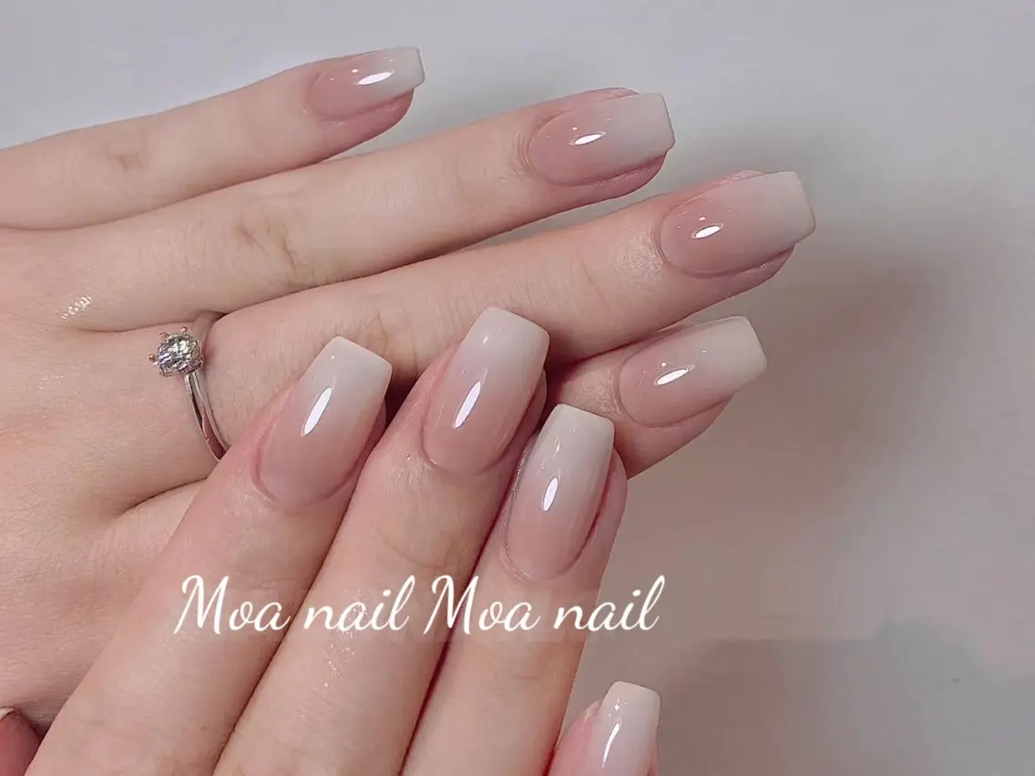 ネイル 長さ出し フレンチネイル ガラスフレンチ キラキラネイル リボン ハンドネイル Moa nailのネイルデザイン