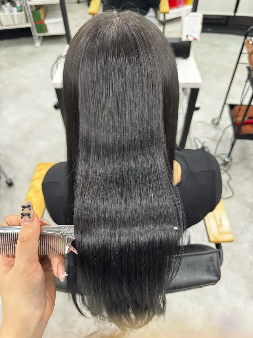ロング カラー アッシュ アッシュブラウン ベージュカラー 黒髪 ブリーチ ヘアカラー トリートメント 赤み無し柔らかカラー 【梅田】madokaのヘアスタイル