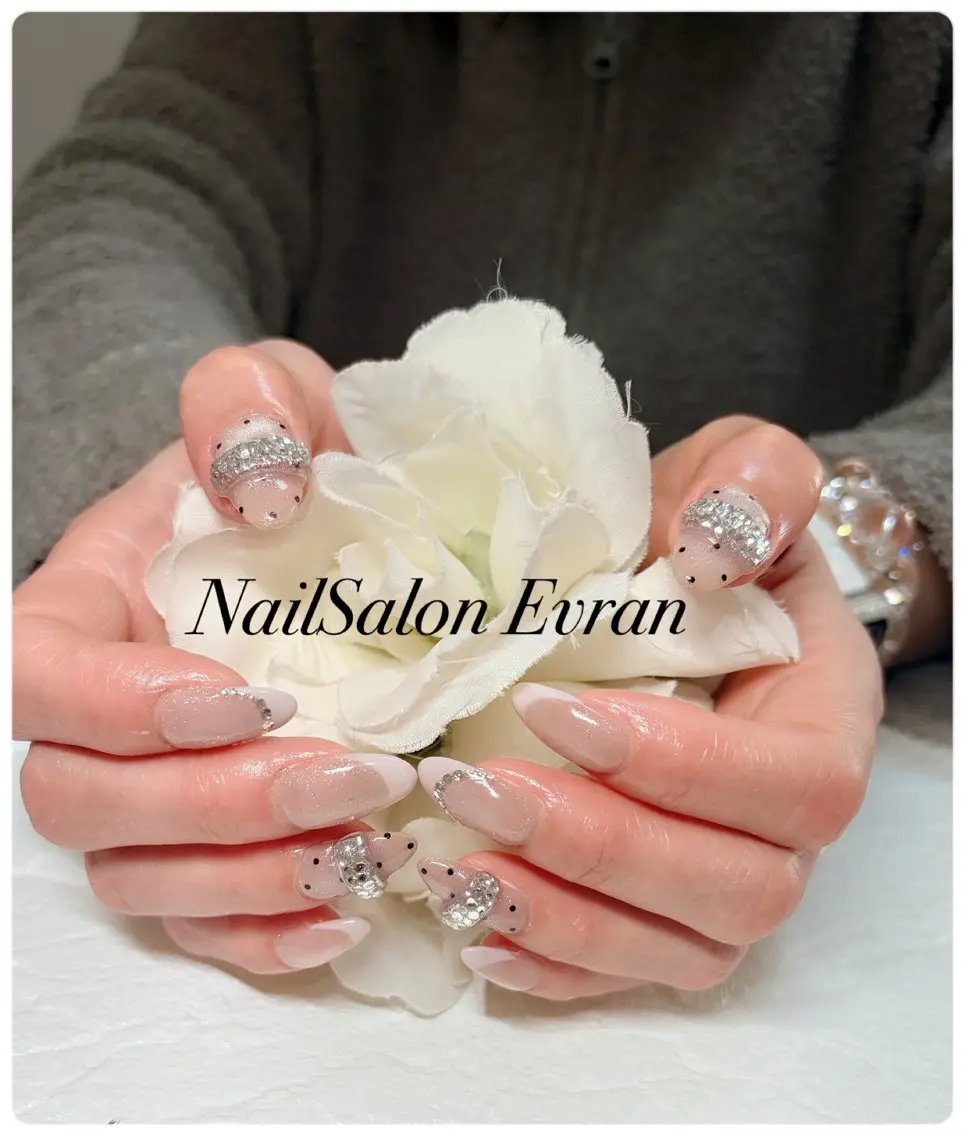 ネイル アートネイル ドット フレンチネイル マグネットネイル 持ち込み ハンドネイル Nail salon Evranのネイルデザイン