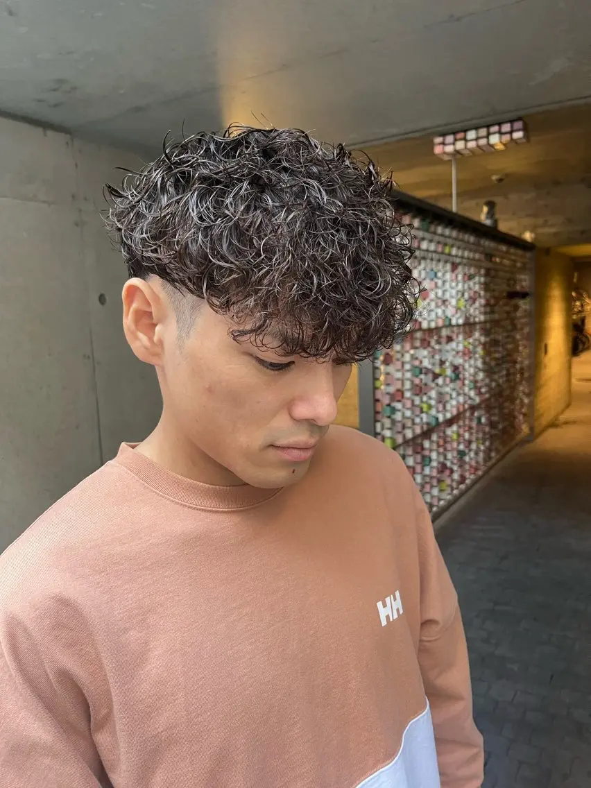 ショート パーマ メンズ メンズパーマ スペインカール カット パーマ SCENEbyRAD helmのヘアスタイル
