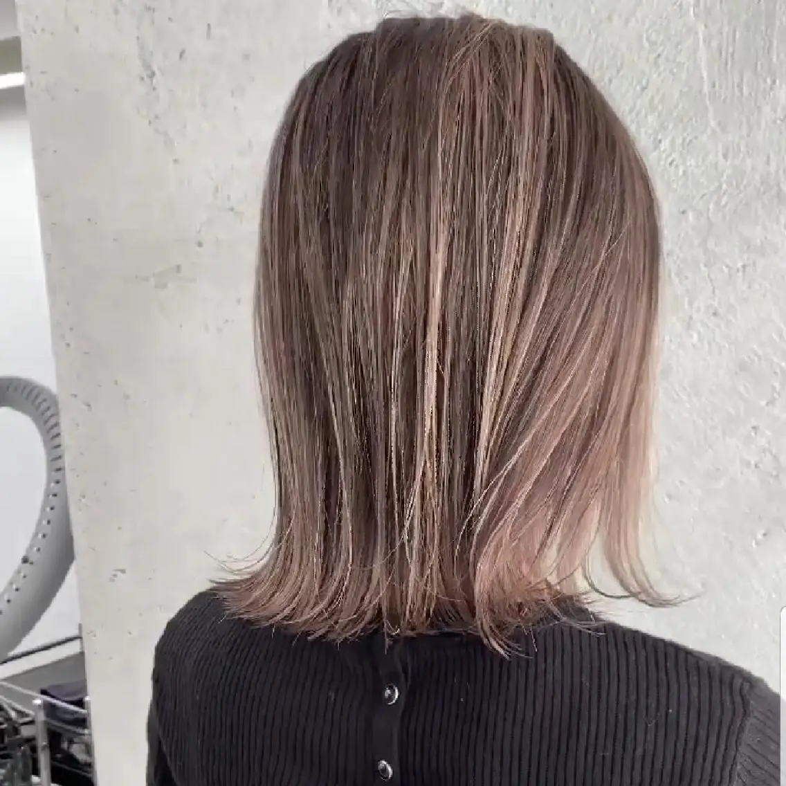 ミディアム カラー 艶髪／オリーブ系／ 肌が綺麗に見えるお色のヘアスタイル