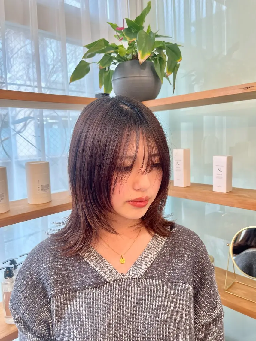 ミディアム カラー 顔まわりレイヤー 顔周りカット レイヤーカット 岩井 駿のヘアスタイル