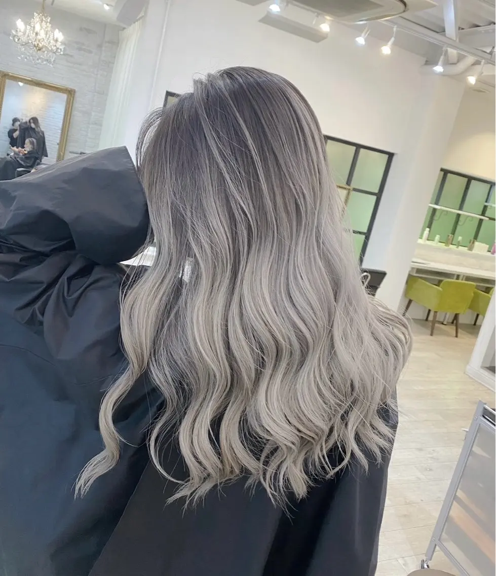 ロング カラー バレイヤージュ グレージュ レイヤーカット ヘアカラー トリートメント 指名数No.1 /NAOYAのヘアスタイル