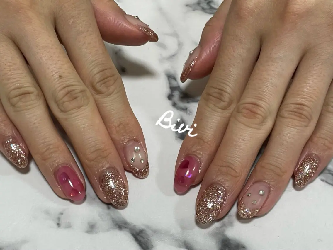 ネイル アートネイル フラッシュネイル ラメ(グリッター) シルバー スクエアネイル ♡Bivi♡自爪に 優しいネイルサロンのネイルデザイン