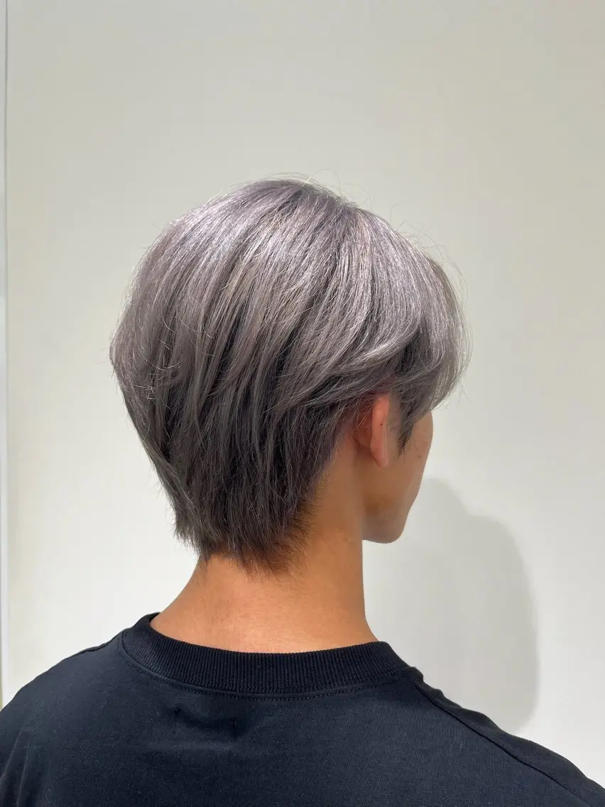 ショート カラー メンズ マッシュ シルバー ホワイトシルバー ショートヘア カット ヘアカラー トリートメント 【メンズ縮毛矯正/ Ryoka】のヘアスタイル