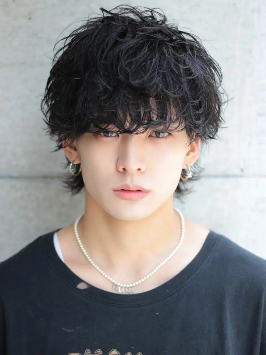 ショート カラー パーマ ヘアアレンジ メンズ センターパート マッシュ メンズパーマ スペインカール スパイキーショート スパイキー/フェザー /波巻き/かいとのヘアスタイル