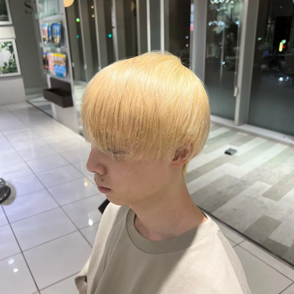 カラー メンズ 抜きっぱなしブロンド ブロンド ヘアカラー トリートメント stylist 🐶内藤 成香のヘアスタイル