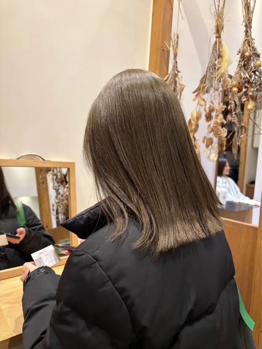カラー ベージュカラー ブリーチ ブリーチなしカラー オリーブベージュ トリートメント 高山 桃子のヘアスタイル