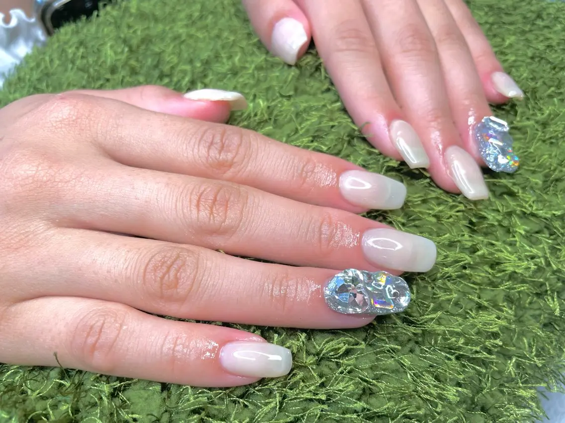 ネイル キラキラネイル 韓国ネイル ニュアンスネイル ワンホンネイル Ri-e's nailのネイルデザイン