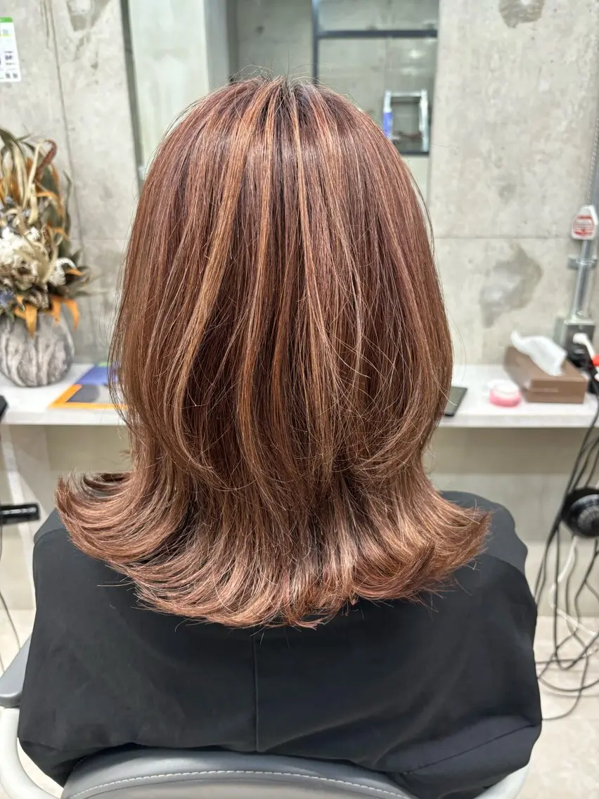 ミディアム ミディアムレイヤー ハイライト レイヤーカット 井上 光のヘアスタイル