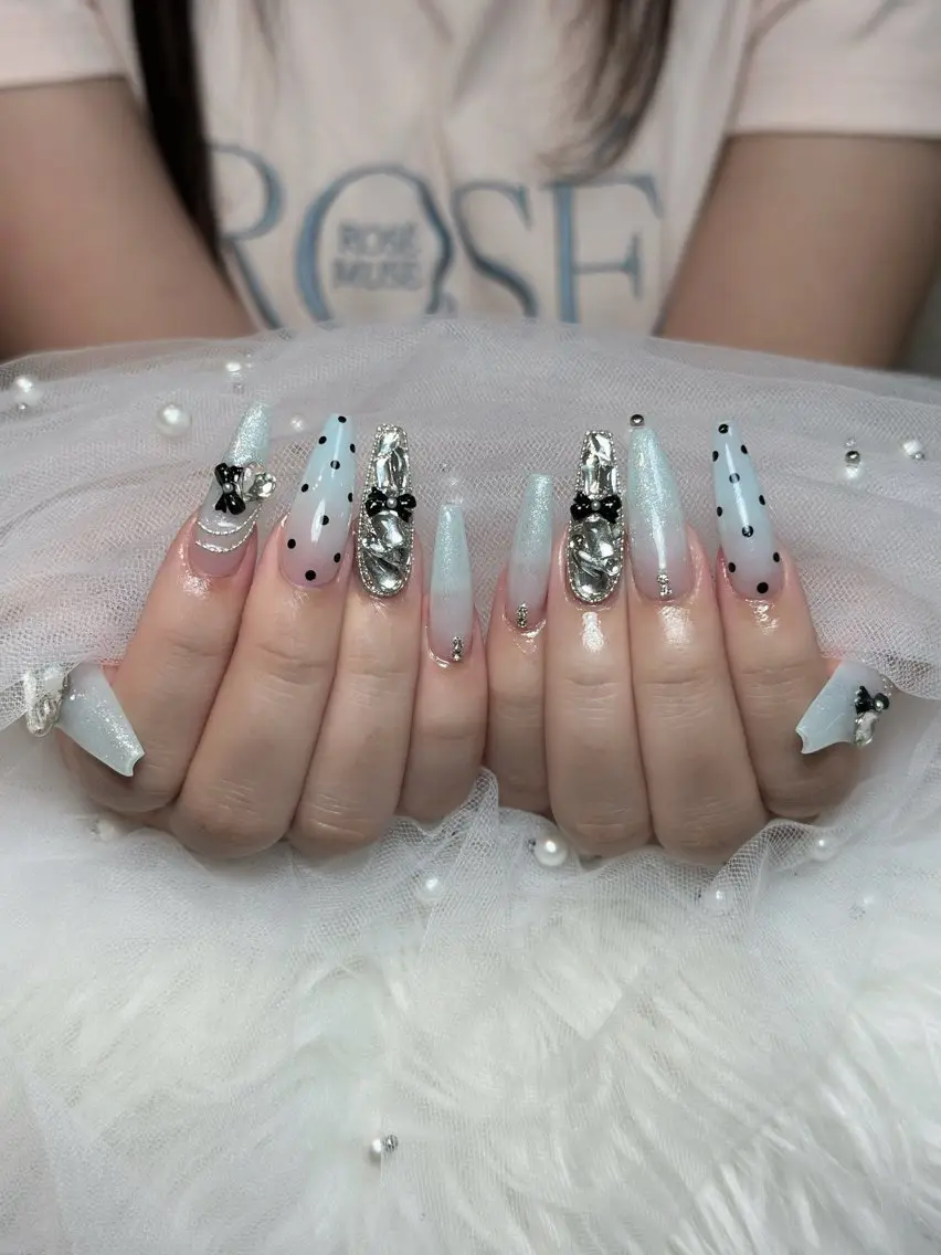 ネイル チークネイル ドット フレンチネイル グラデーション ハート ハンドネイル Julli NailStudioのネイルデザイン
