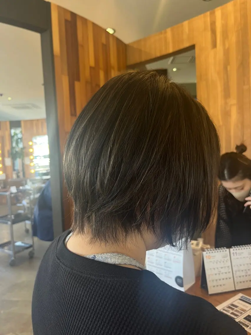 ショート ハイライト カット ヘアカラー 長南 やよいのヘアスタイル
