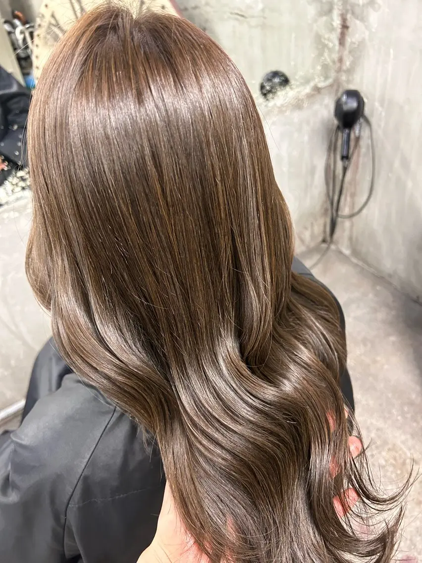 セミロング カラー ハイライトカラー ハイライト お任せヘア☘️☘️ 及川渚のヘアスタイル
