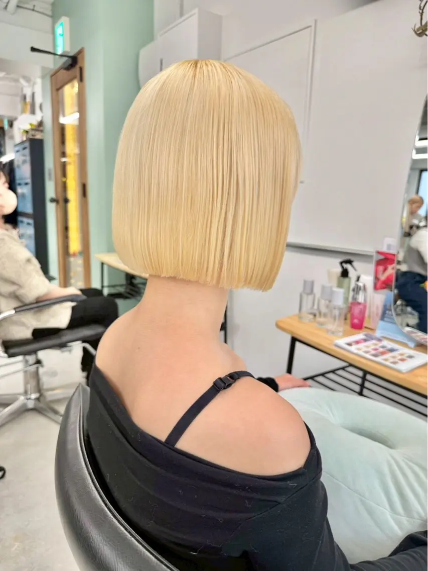 ショート 【ハイトーン特化】 Hugのヘアスタイル