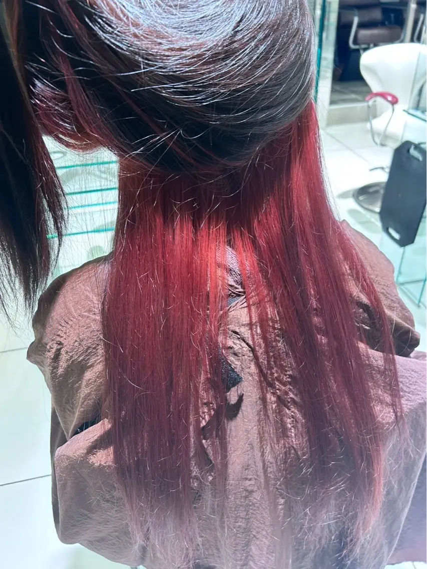 ロング カラー ブリーチ イヤリングカラー インナーカラー ロング ヘアカラー H. shinkaiのヘアスタイル