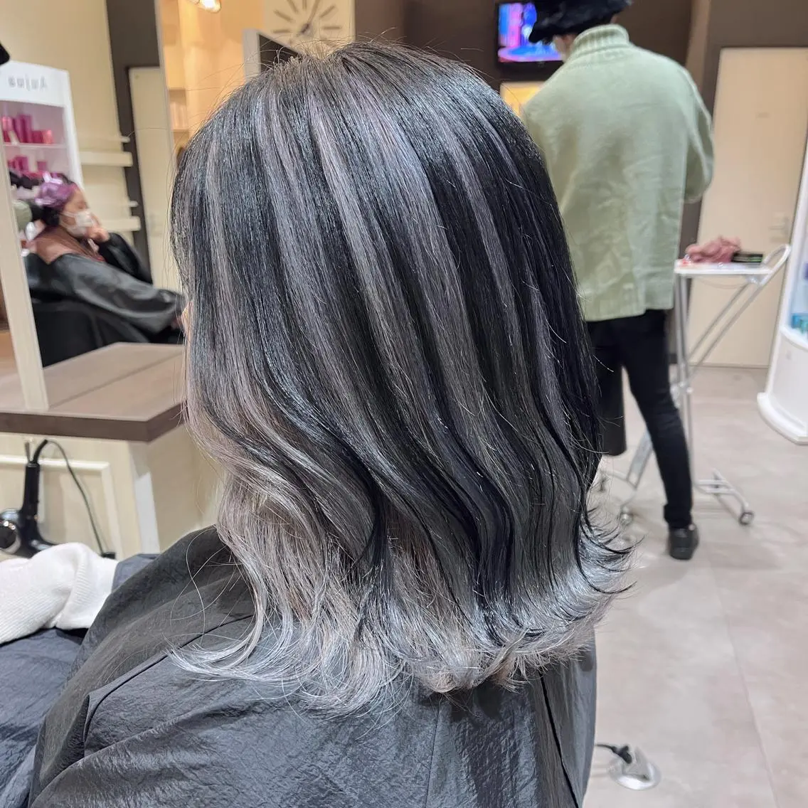 セミロング カラー 渡邊 唯のヘアスタイル