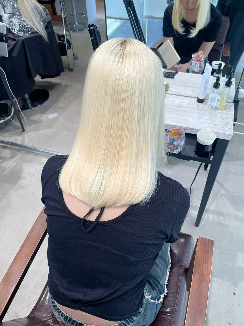 【ブロンドヘアーにしたい方専用】カット+2回ブリーチ+フルカラー+髪質改善水素トリートメント ホワイトブロンドの写真