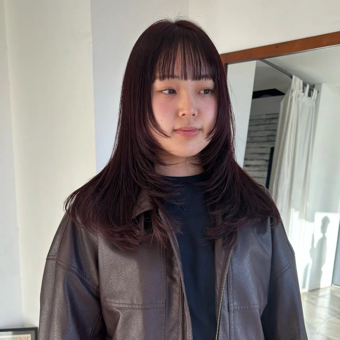 セミロング カラー 顔まわりレイヤー レイヤーカット 的場 莉音のヘアスタイル