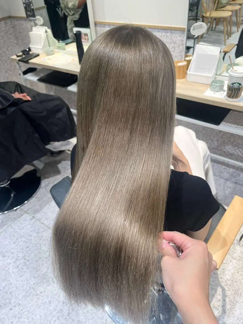 ロング カラー ベージュカラー ダブルカラー ハイトーンカラー ミルクティーベージュ 顔周りカット ヘアカラー トリートメント 髪質改善&艶カラー/ ほんだあみ (♡)のヘアスタイル