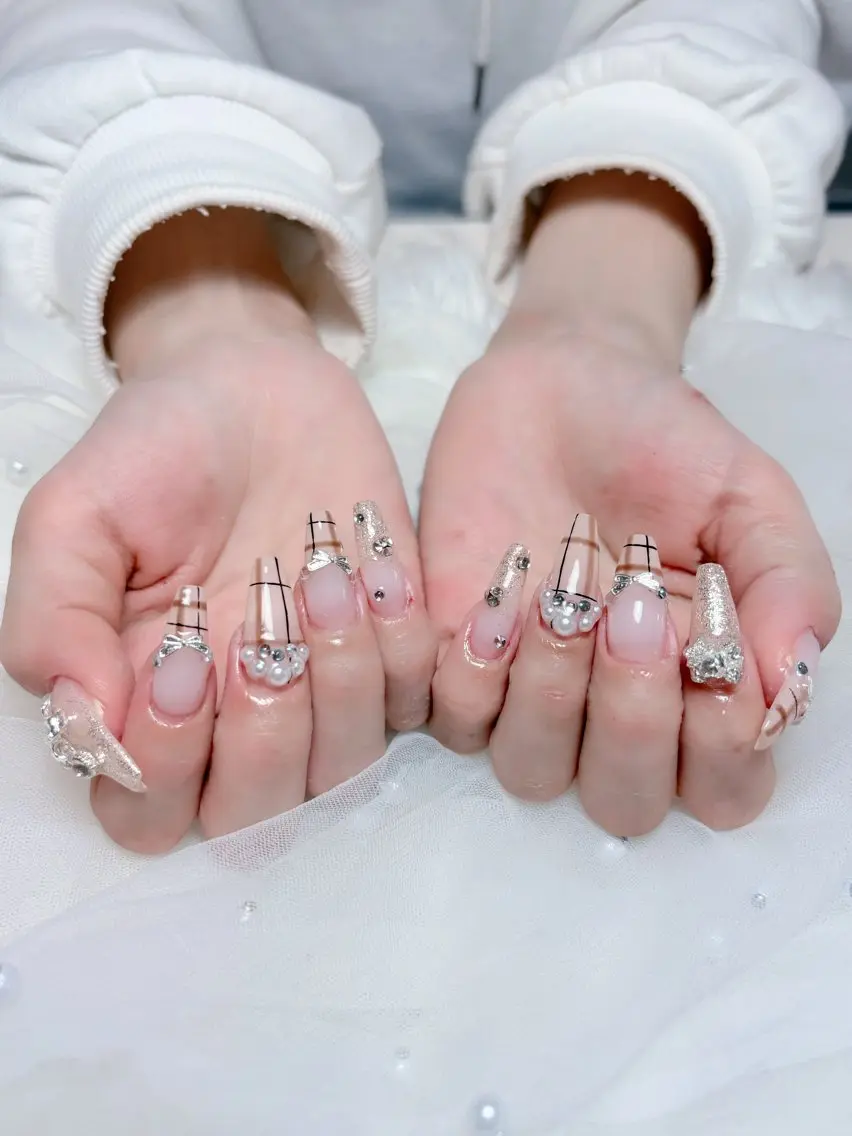 ネイル 長さ出し ジェルネイル ガーリー キラキラネイル 韓国ネイル ハンドネイル Huyn Nail Shinjyukuのネイルデザイン
