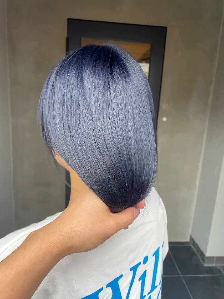 ショート カラー ブリーチ ブルーカラー シルバー 山谷 裕紀のヘアスタイル