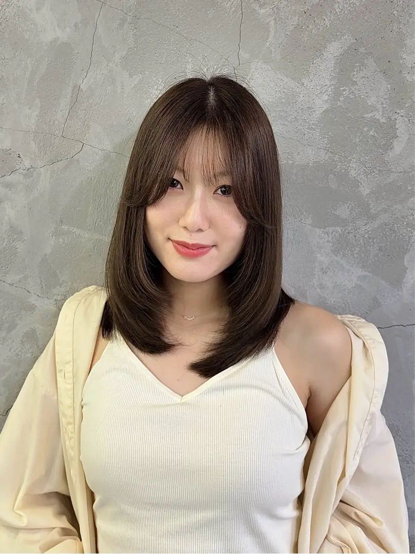 セミロング レイヤーカット サイドバング カット ヘアカラー MIREI🍒⋆꙳ 💟のヘアスタイル