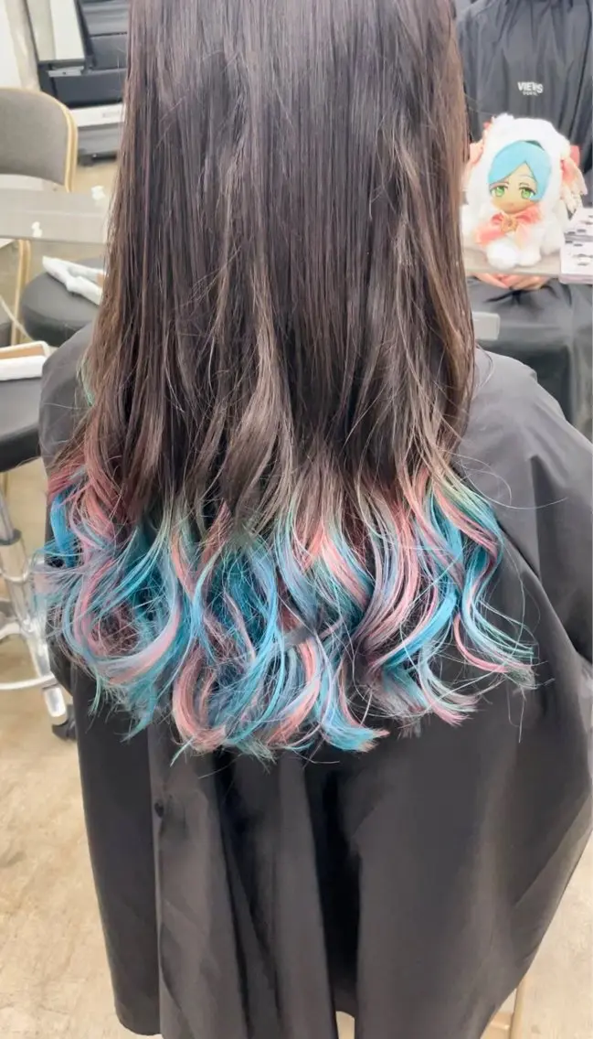 ロング カラー インナーカラー 推し ブリーチ 髪質改善のヘアスタイル
