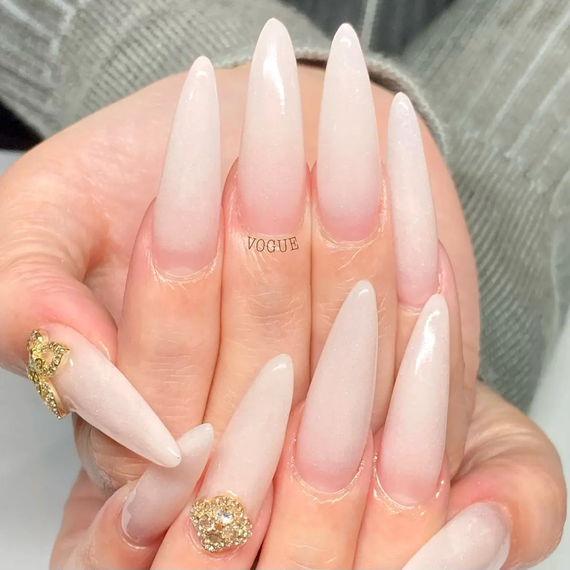 ネイル ハンドネイル VOGUE ×SWANのネイルデザイン