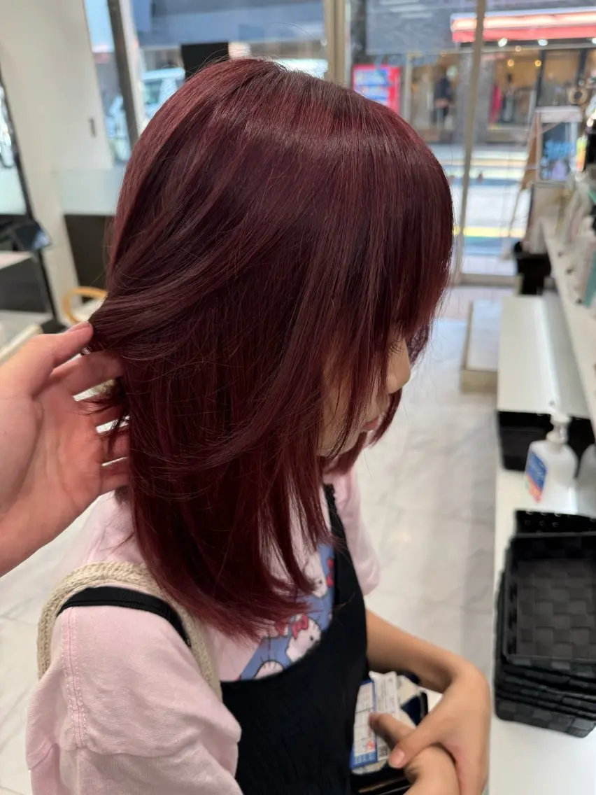 ミディアム カラー ヘアアレンジ 切りっぱなしボブ ブリーチ デザインカラー ダブルカラー グラデーションカラー カット ヘアカラー トリートメント 目黒 碧人のヘアスタイル