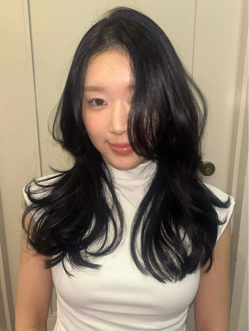 セミロング いろは🧤 カラーモデル/栄のヘアスタイル