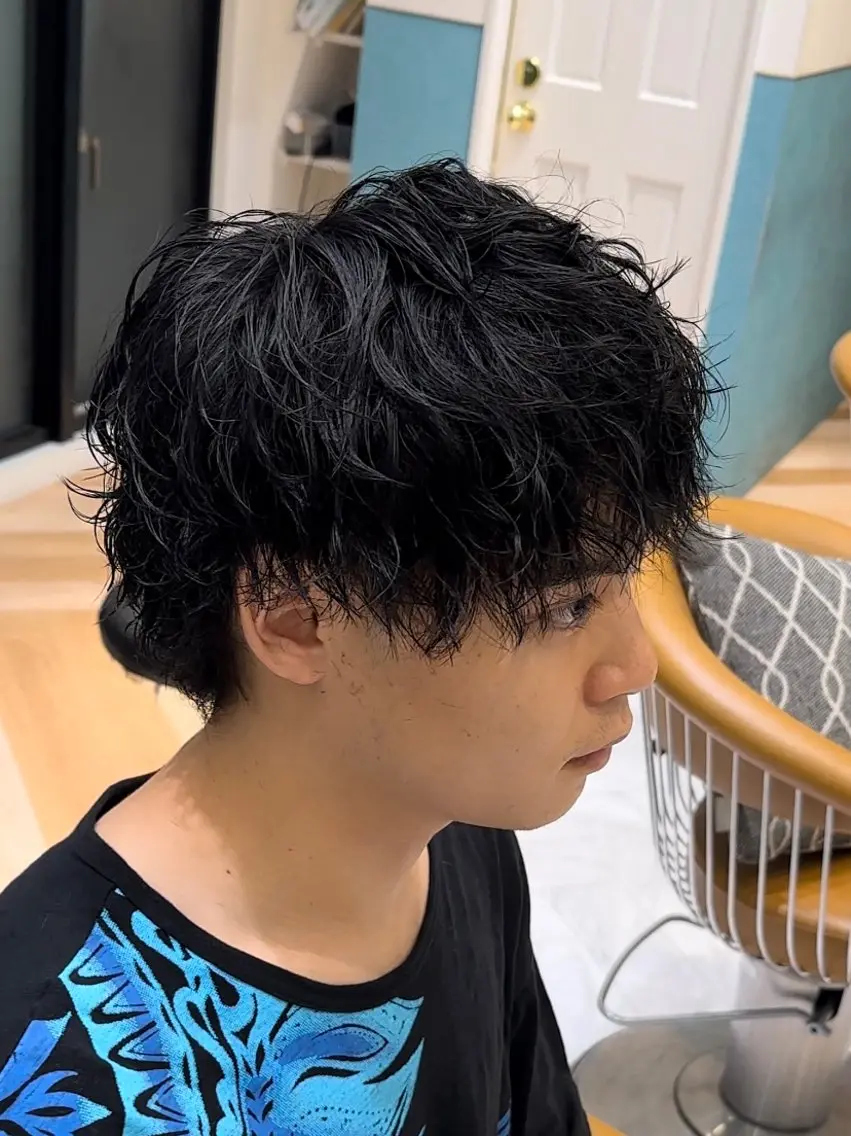 ミディアム パーマ メンズ ミディアムパーマ メンズパーマ カット パーマ 【池袋店 店長】伊藤 昂樹/曲がる縮毛矯正のヘアスタイル
