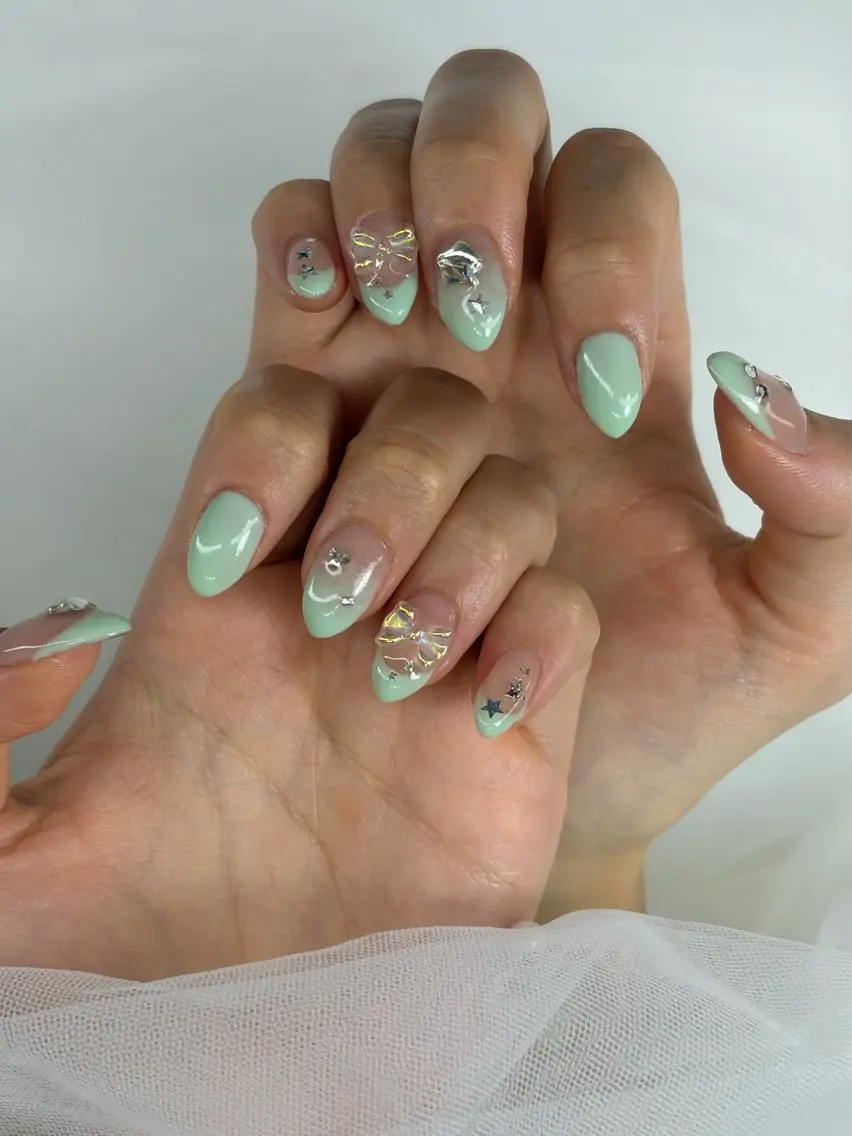 ネイル オーロラネイル フレンチネイル グラデーション リボン 夏ネイル ハンドネイル iro+ nailのネイルデザイン