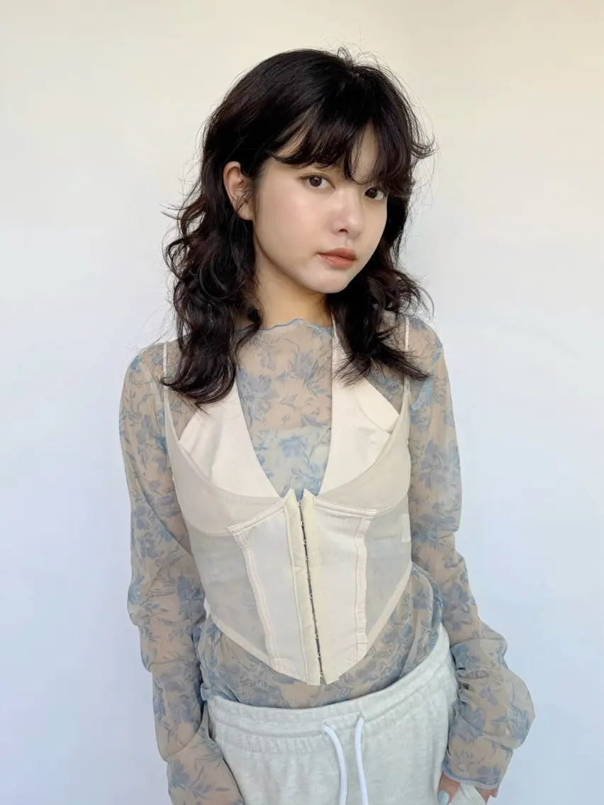 ミディアム ミディアムレイヤー レイヤーカット カット レイヤー/大人ボブ| ワタナベ リョウカのヘアスタイル