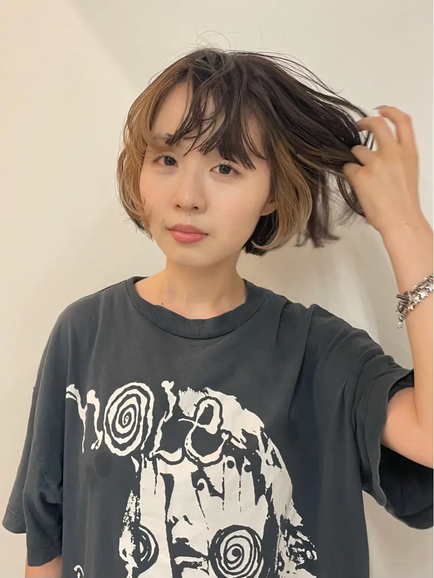 セミロング カラー 🫧ハイトーン✨格安 より質💐マンツーマのヘアスタイル