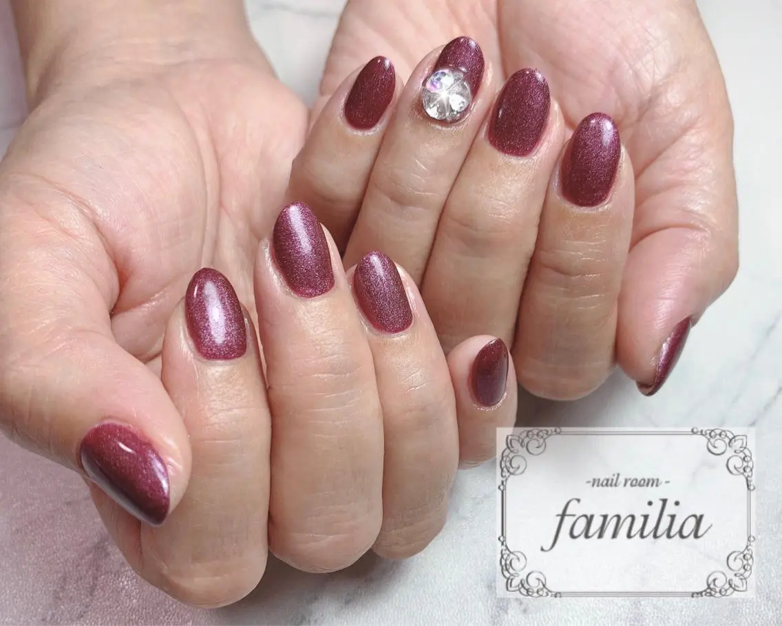 ネイル パープル ストーンネイル -nailroom- familiaのネイルデザイン