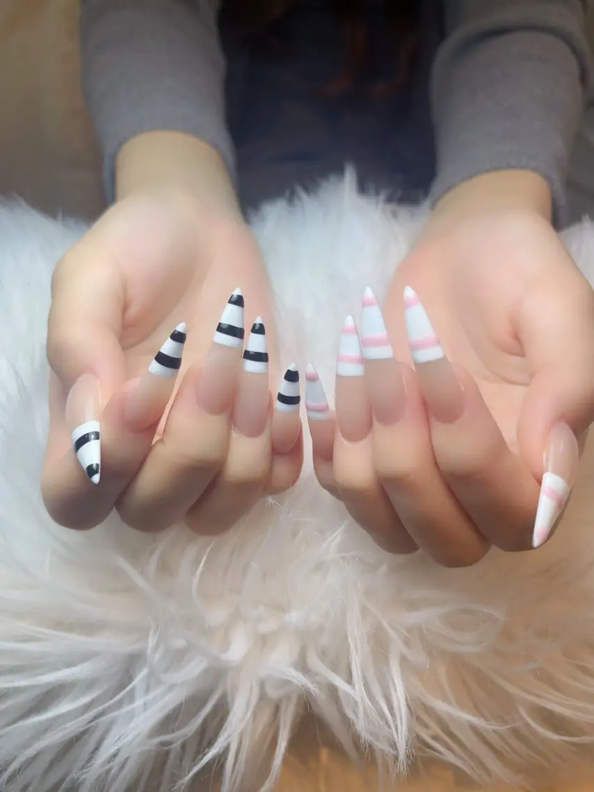 ネイル チークネイル ドット フレンチネイル グラデーション 韓国ネイル ハンドネイル Nie Nail Hinatachanのネイルデザイン