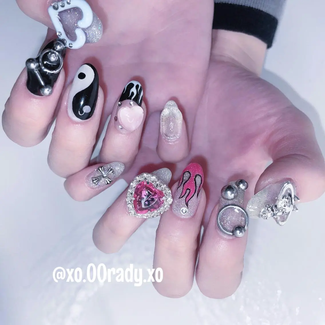 ミディアム カラー パーマ メンズ キッズ ネイル マツエク・マツパ アイブロウ ⛓Miyu ⛓のネイルデザイン