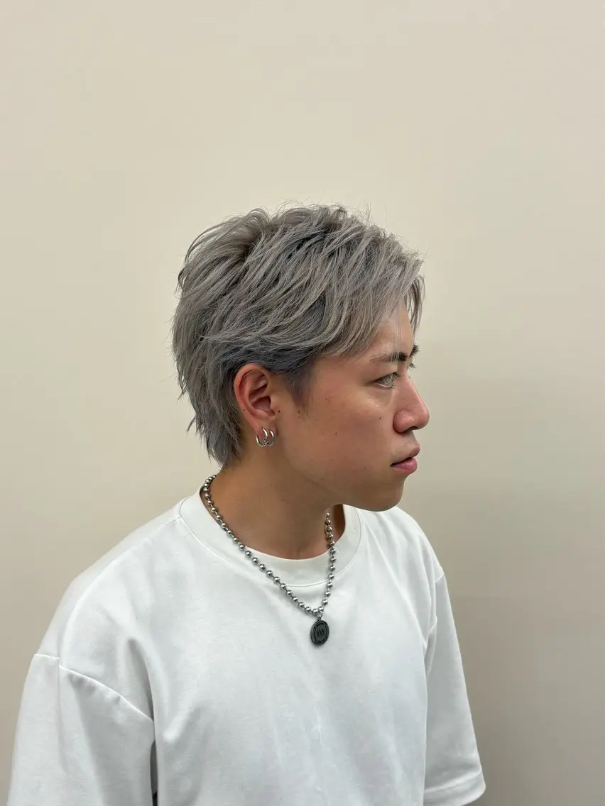 カラー メンズ メンズブリーチ ブリーチ シルバー ヘアカラー Gigi Kazumaのヘアスタイル