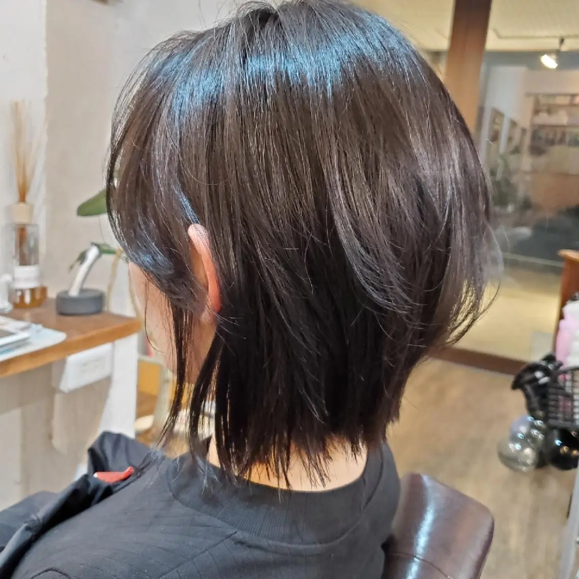 ショート カラー ブルーカラー ブルーグレー ブルーグレージュ グレージュ ネイビーカラー カット ヘアカラー トリートメント 韓国レイヤー柔らかい 地毛風縮毛矯正／マツのヘアスタイル